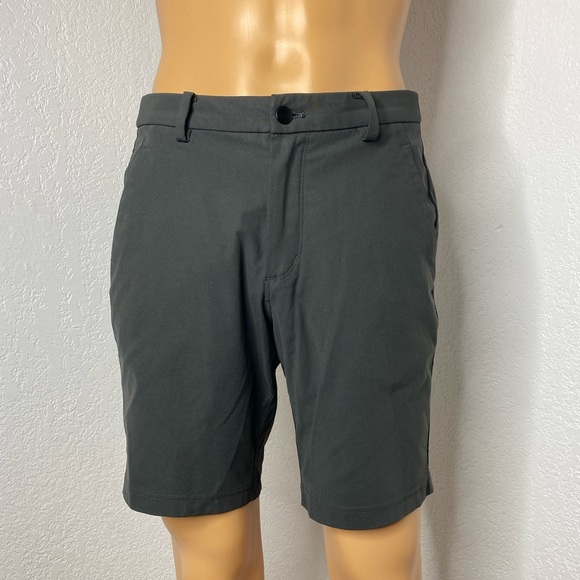 Lululemon Chino Shorts Flat Front Casual Men’s 32X8 True Size 31X8 Dark Gray EUC - Picture 1 of 9